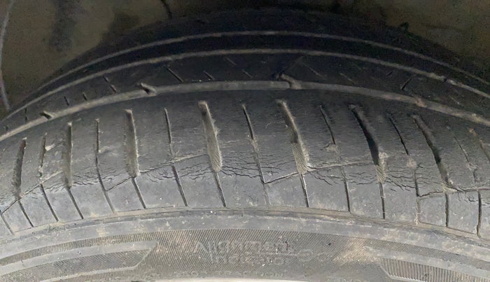 2018 Hyundai Verna 1.6 VTVT SX, Petrol, Manual, 26,933 km, Left Front Tyre Tread