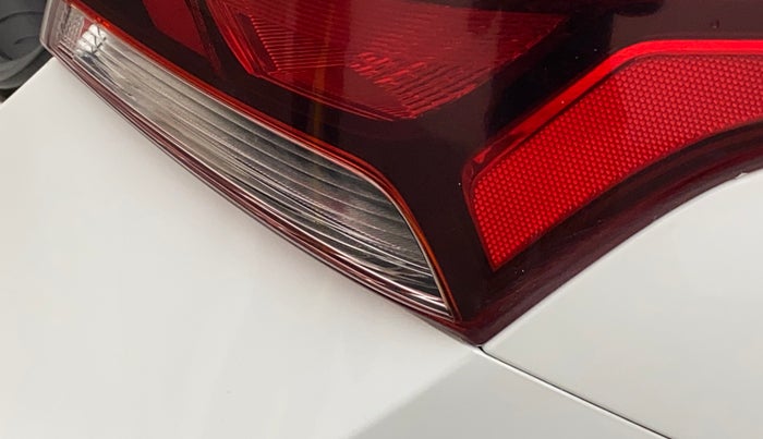 2018 Hyundai Verna 1.6 VTVT SX, Petrol, Manual, 26,933 km, Right tail light - Minor damage