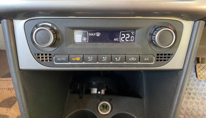2017 Volkswagen Polo HIGHLINE1.2L, Petrol, Manual, 50,037 km, AC Unit - Front vent has minor damage