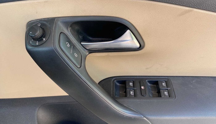 2017 Volkswagen Polo HIGHLINE1.2L, Petrol, Manual, 50,037 km, Driver Side Door Panels Control