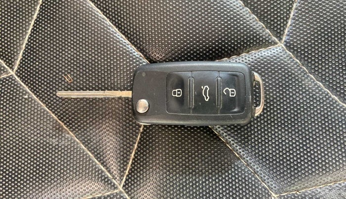 2017 Volkswagen Polo HIGHLINE1.2L, Petrol, Manual, 50,037 km, Key Close Up