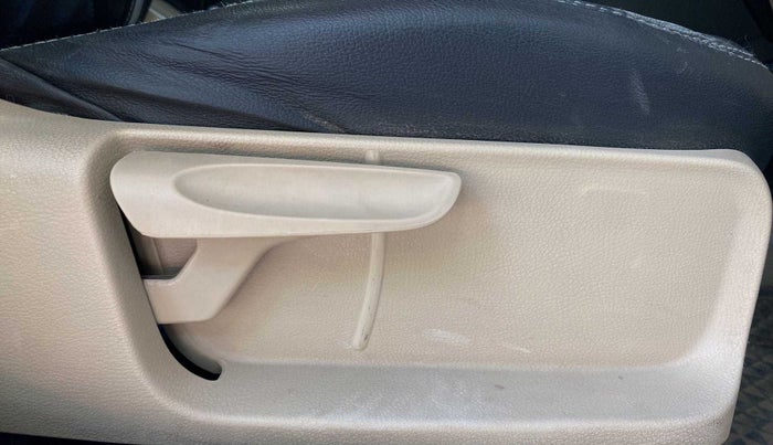2017 Volkswagen Polo HIGHLINE1.2L, Petrol, Manual, 50,037 km, Driver Side Adjustment Panel