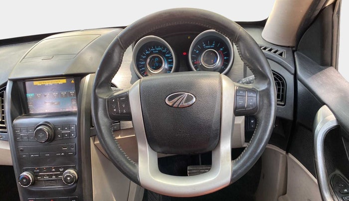 2018 Mahindra XUV500 W10 AT, Diesel, Automatic, 71,884 km, Steering Wheel Close Up