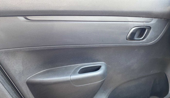 2016 Renault Kwid RXT 1.0, Petrol, Manual, 64,801 km, Left front window switch / handle - Power window makes minor noise