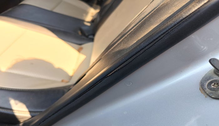 2017 Hyundai Verna 1.6 SX (O) CRDI MT, Diesel, Manual, 1,11,376 km, Rear left door - Beading has minor damage