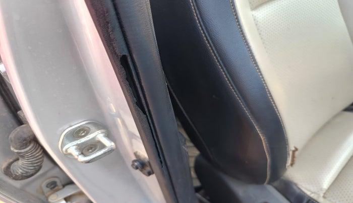 2017 Hyundai Verna 1.6 SX (O) CRDI MT, Diesel, Manual, 1,11,376 km, Driver-side door - Beading has minor damage