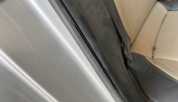 2017 Hyundai Verna 1.6 SX (O) CRDI MT, Diesel, Manual, 1,11,376 km, Right rear door - Beading has minor damage
