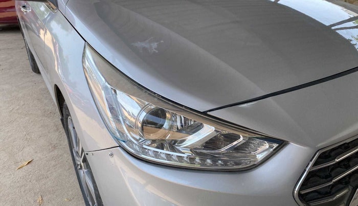 2017 Hyundai Verna 1.6 SX (O) CRDI MT, Diesel, Manual, 1,11,376 km, Right headlight - Minor scratches