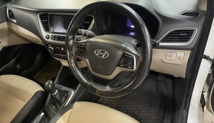 2017 Hyundai Verna 1.6 CRDI SX, Diesel, Manual, 63,286 km, Steering wheel - Steering cover is minor torn