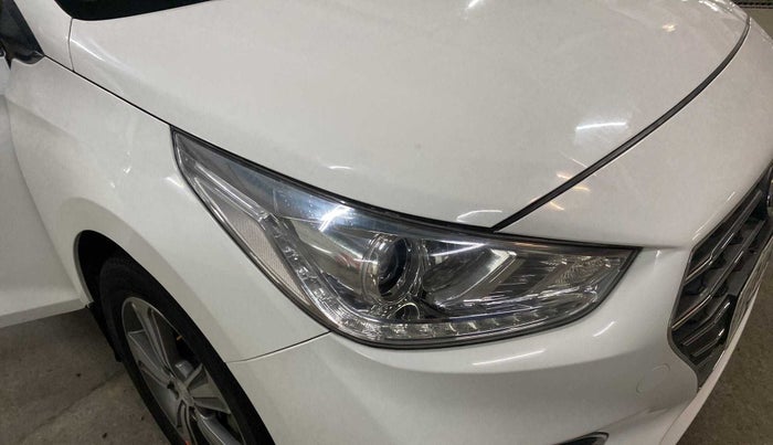 2017 Hyundai Verna 1.6 CRDI SX, Diesel, Manual, 63,286 km, Right headlight - Minor scratches