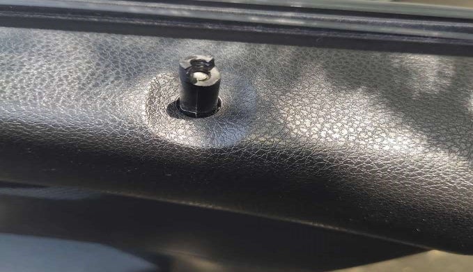 2018 Renault Kwid RXT 1.0 AMT (O), Petrol, Automatic, 25,976 km, Lock system - Door lock knob has minor damage