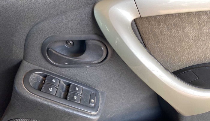 2013 Renault Duster 85 PS RXL PLUS DIESEL, Diesel, Manual, 92,988 km, Driver Side Door Panels Control