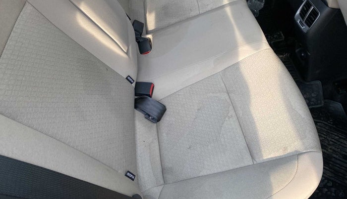 2020 Hyundai Verna SX 1.5 VTVT, Petrol, Manual, 9,503 km, Second-row right seat - Cover slightly stained