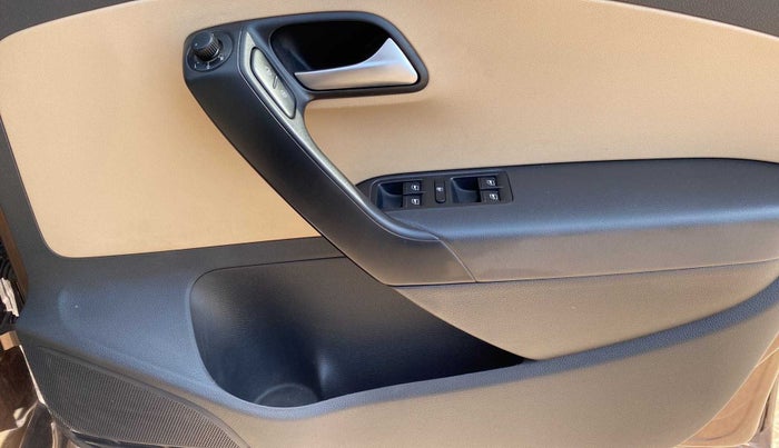 2018 Volkswagen Ameo HIGHLINE1.0L, Petrol, Manual, 13,899 km, Driver Side Door Panels Control