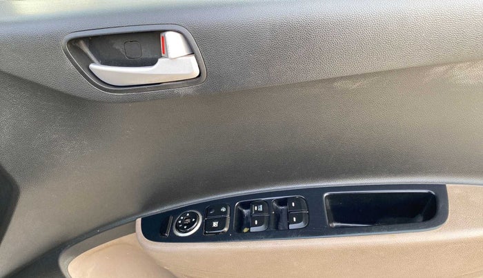 2017 Hyundai Grand i10 SPORTZ (O) AT 1.2 KAPPA VTVT, Petrol, Automatic, 43,563 km, Driver Side Door Panels Control