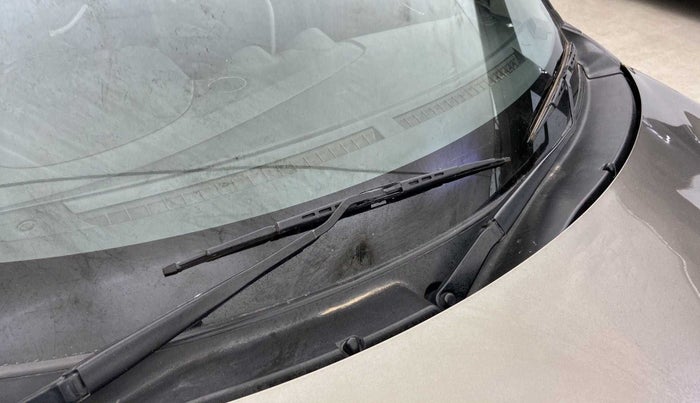 2018 Maruti Swift VXI, Petrol, Manual, 40,031 km, Front windshield - Wiper nozzle not functional
