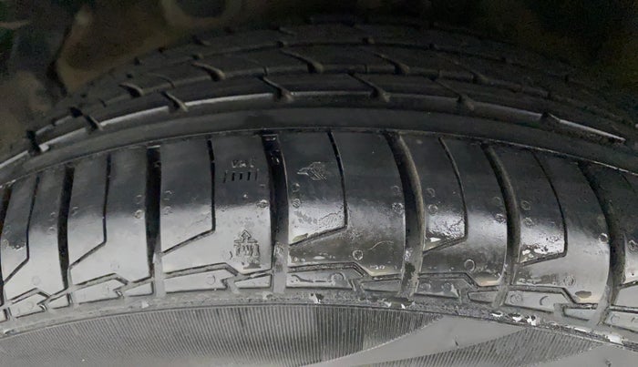 2017 Hyundai Verna 1.6 VTVT SX, Petrol, Manual, 43,556 km, Left Front Tyre Tread