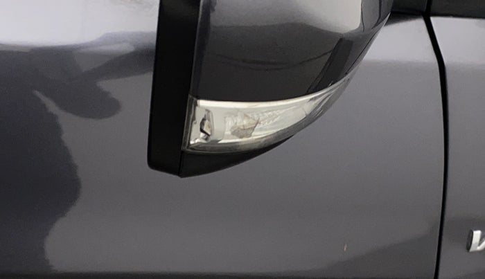 2017 Hyundai Verna 1.6 VTVT SX, Petrol, Manual, 43,556 km, Right rear-view mirror - Indicator light has minor damage