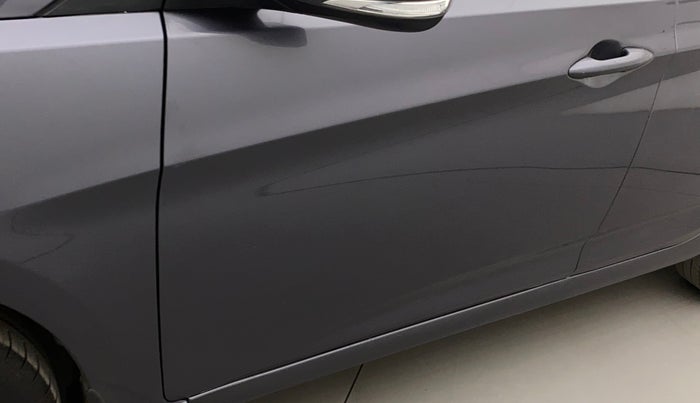 2017 Hyundai Verna 1.6 VTVT SX, Petrol, Manual, 43,556 km, Front passenger door - Paint has faded