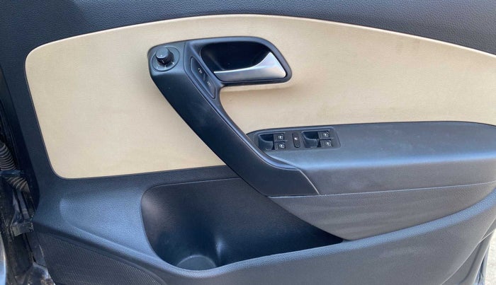 2016 Volkswagen Ameo HIGHLINE1.2L, Petrol, Manual, 97,656 km, Driver Side Door Panels Control