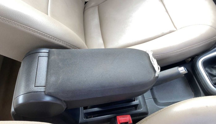2016 Volkswagen Ameo HIGHLINE1.2L, Petrol, Manual, 97,656 km, Driver seat - Armrest fabric torn