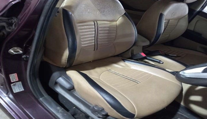 2012 Hyundai Verna FLUIDIC 1.6 CRDI SX, Diesel, Manual, 98,364 km, Second-row right seat - Armrest has minor damage