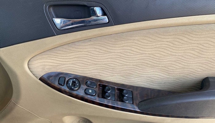 2012 Hyundai Verna FLUIDIC 1.6 CRDI SX, Diesel, Manual, 98,364 km, Driver Side Door Panels Control