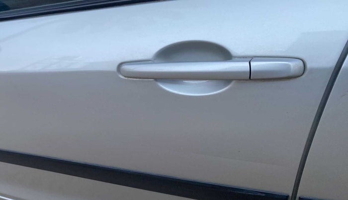 2016 Maruti Swift VXI O, Petrol, Manual, 66,722 km, Front passenger door - Minor scratches