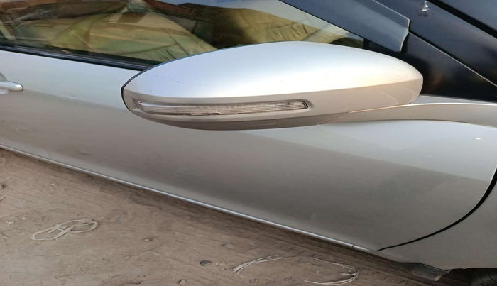 2015 Maruti Swift Dzire VXI, Petrol, Manual, 89,721 km, Right rear-view mirror - Indicator light has minor damage