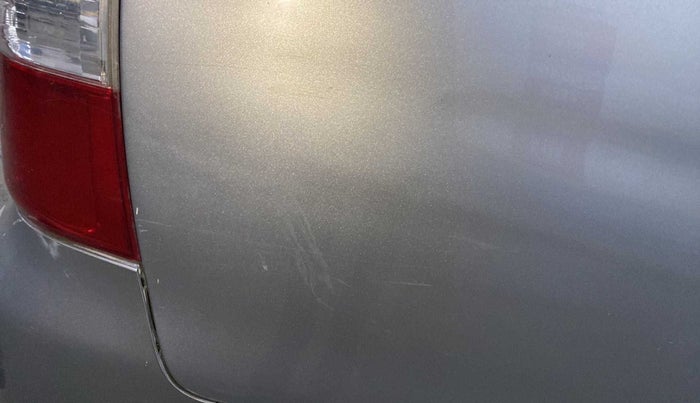 2015 Toyota Innova 2.5 VX 8 STR, Diesel, Manual, 90,880 km, Right quarter panel - Minor scratches