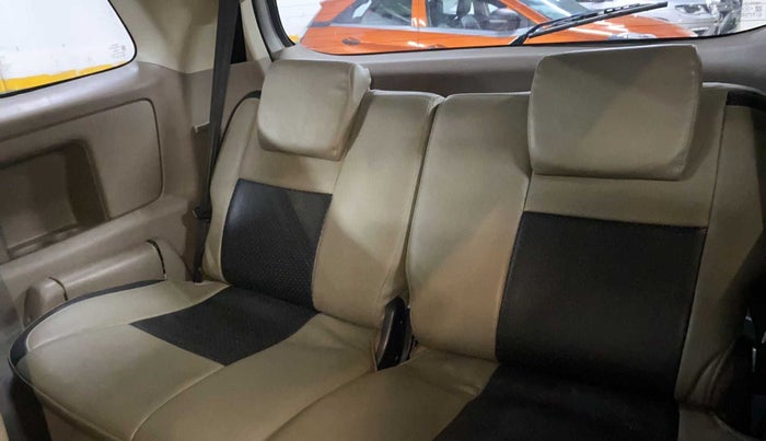 2015 Toyota Innova 2.5 VX 8 STR, Diesel, Manual, 90,880 km, Third Seat Row ( optional )