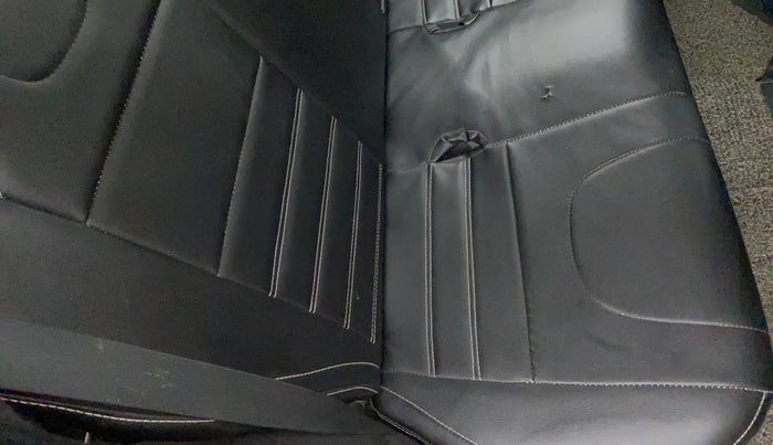 2017 Honda WR-V 1.5L I-DTEC VX MT, Diesel, Manual, 69,508 km, Second-row right seat - Cover slightly torn