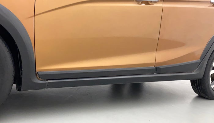 2017 Honda WR-V 1.5L I-DTEC VX MT, Diesel, Manual, 69,508 km, Left running board - Minor scratches