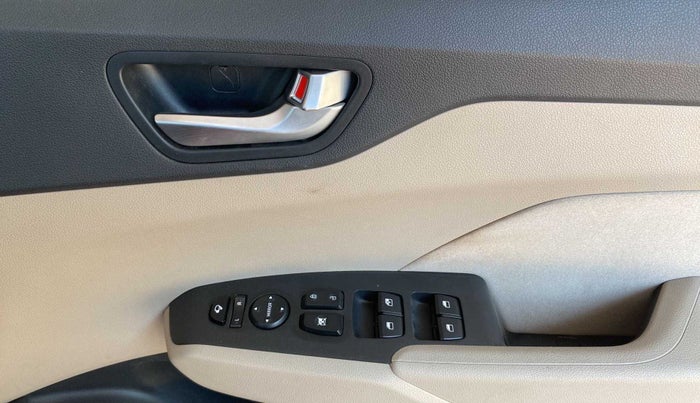 2019 Hyundai Verna 1.6 VTVT SX, Petrol, Manual, 44,115 km, Driver Side Door Panels Control