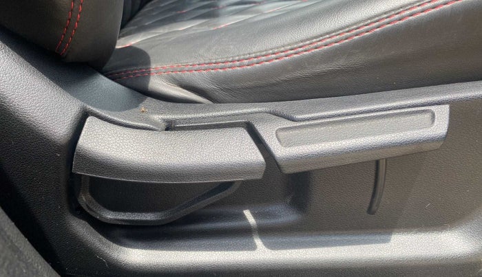 2021 Hyundai VENUE SX 1.0 TURBO, Petrol, Manual, 25,798 km, Driver Side Adjustment Panel