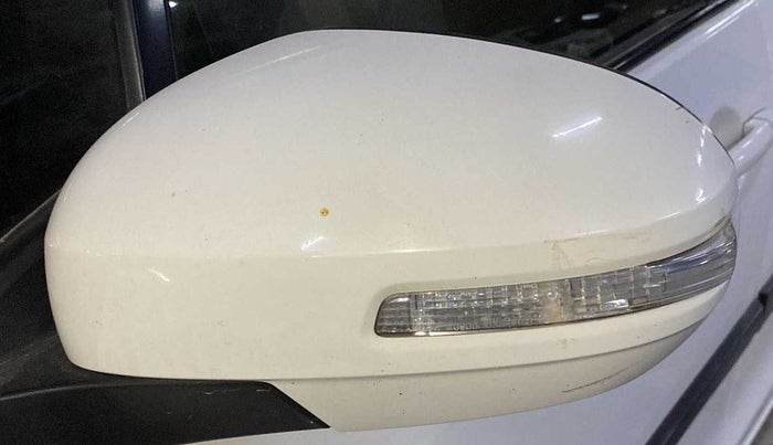 2017 Maruti Ertiga VDI SHVS, Diesel, Manual, 99,706 km, Left rear-view mirror - Indicator light has minor damage