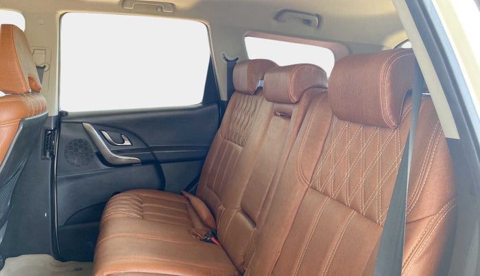 2018 Mahindra XUV500 W9, Diesel, Manual, 56,830 km, Right Side Rear Door Cabin