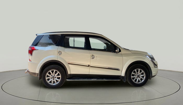 2018 Mahindra XUV500 W9, Diesel, Manual, 56,830 km, Right Side View
