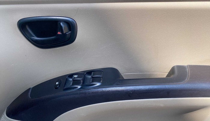 2014 Hyundai i10 MAGNA 1.1, Petrol, Manual, 53,668 km, Driver Side Door Panels Control