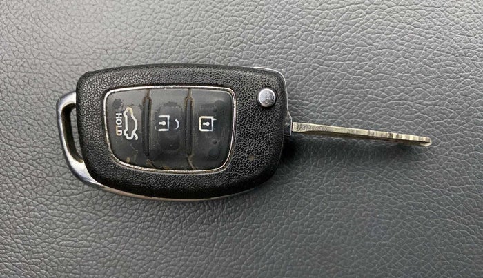 2014 Hyundai Xcent S 1.2, Petrol, Manual, 84,773 km, Key Close Up