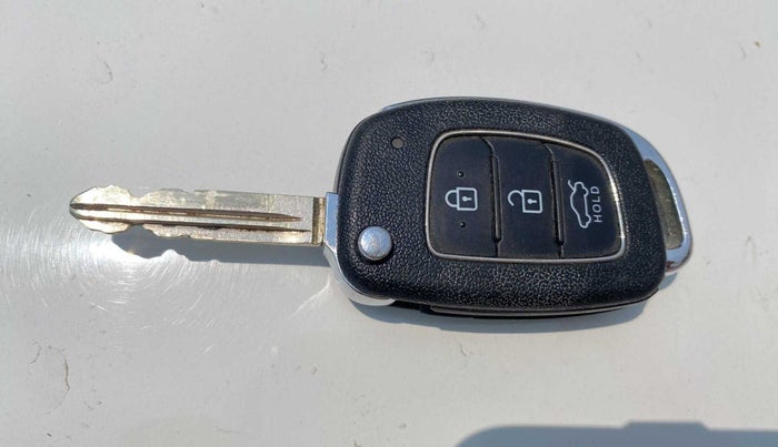2018 Hyundai Xcent SX 1.2, Petrol, Manual, 39,000 km, Key Close Up
