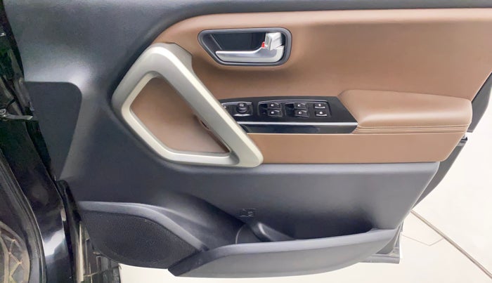 2022 Mahindra SCORPIO-N Z8 L DIESEL MT 4WD 7 STR, Diesel, Manual, 23,936 km, Driver Side Door Panels Control
