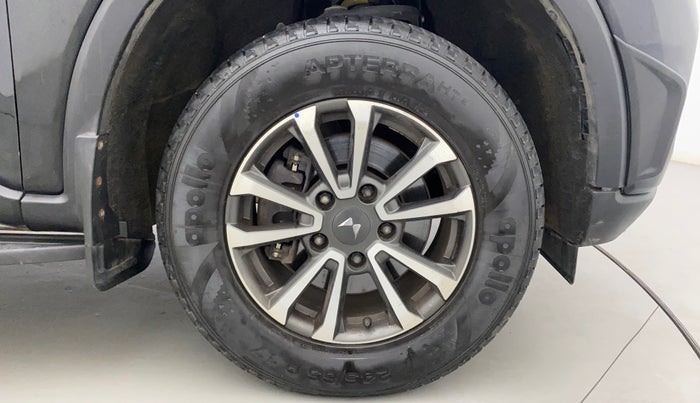 2022 Mahindra SCORPIO-N Z8 L DIESEL MT 4WD 7 STR, Diesel, Manual, 23,936 km, Right Front Wheel
