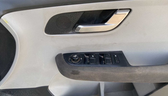 2021 Tata ALTROZ XZ PETROL, Petrol, Manual, 32,275 km, Driver Side Door Panels Control