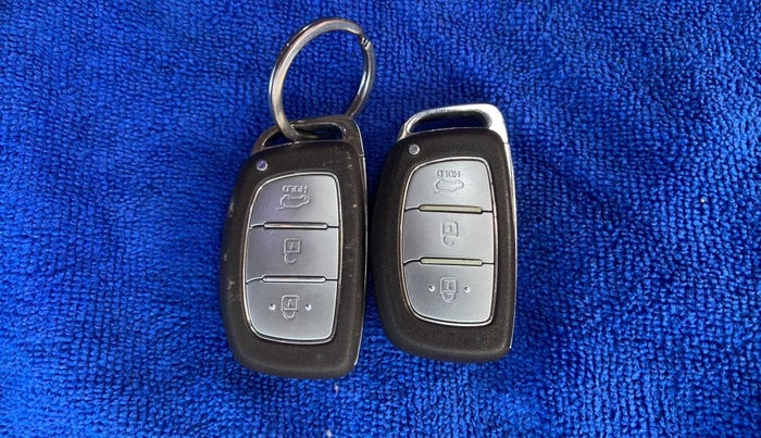 2016 Hyundai Elite i20 ASTA 1.2, CNG, Manual, 94,723 km, Key Close Up