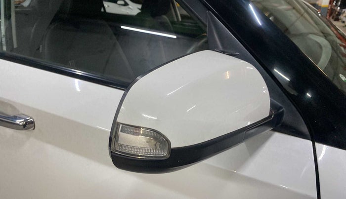 2019 Hyundai VENUE SX 1.0 (O) TURBO, Petrol, Manual, 64,842 km, Right rear-view mirror - Indicator light has minor damage