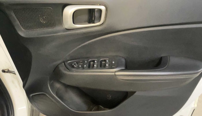 2019 Hyundai VENUE SX 1.0 (O) TURBO, Petrol, Manual, 64,842 km, Driver Side Door Panels Control