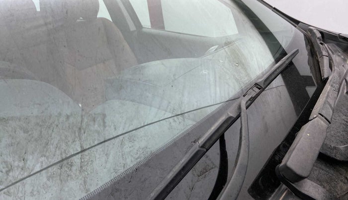 2019 Mahindra XUV500 W7, Diesel, Manual, 68,766 km, Front windshield - Minor spot on windshield