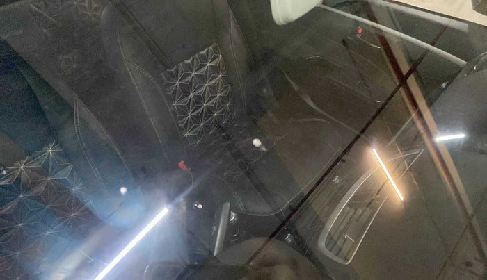 2015 Maruti Swift VXI, Petrol, Manual, 84,066 km, Front windshield - Minor spot on windshield