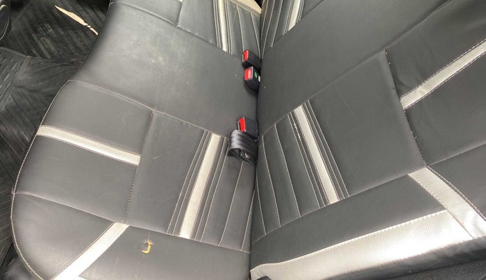 2023 Renault Kwid RXL 1.0, Petrol, Manual, 2,843 km, Second-row left seat - Cover slightly torn